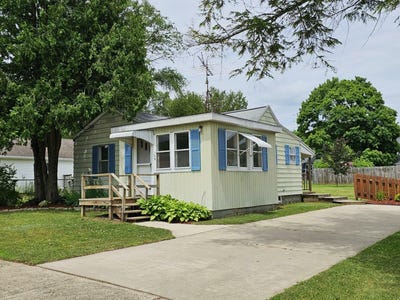 /international/us/109-w-woodrow-street-fremont-mi-110100595481/