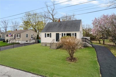 /international/us/26-limestone-road-warwick-ri-110107461814/
