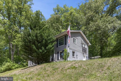 /international/us/8505-warren-drive-pomfret-md-110108205212/