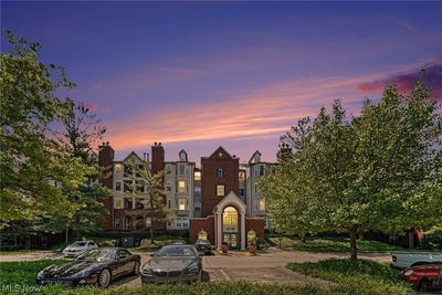 /international/us/220-fox-hollow-drive-mayfield-heights-oh-110108385097/