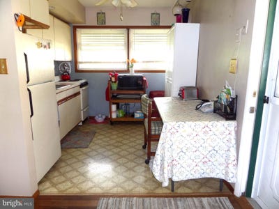 /international/us/14-inland-road-levittown-pa-110100030755/