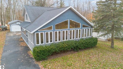 /international/us/7549-hillsdale-drive-hale-mi-110110326206/