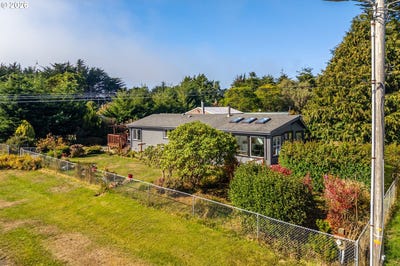 /international/us/775-10th-st-se-bandon-or-110120452919/
