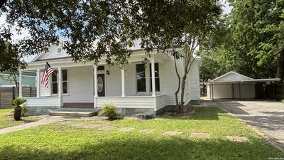 /international/us/227-e-college-st-seguin-tx-110108423758/