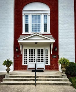 /international/us/100-village-dr-staunton-va-110106499703/