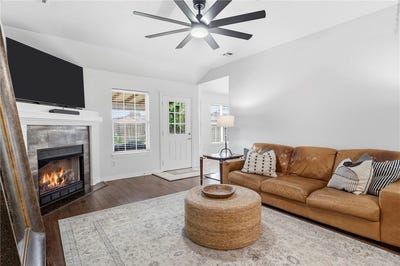 /international/us/1016-applewood-circle-centerton-ar-110120646324/