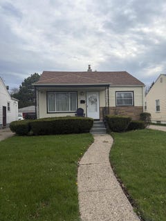 /international/us/18723-woodland-street-harper-woods-mi-110119656143/