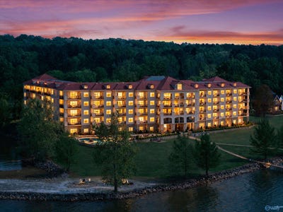 /international/us/12100-two-rivers-drive-athens-al-110107406540/