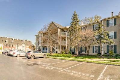 /international/us/8-clay-street-north-brunswick-nj-110107388778/