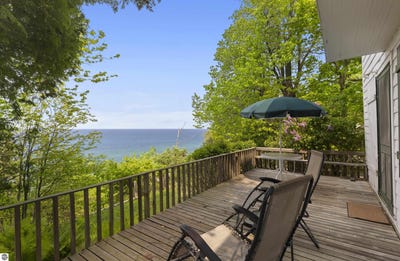 /international/us/1884-beech-road-frankfort-mi-110099961356/