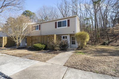 /international/us/220-elizabeth-street-chapel-hill-nc-110105701429/