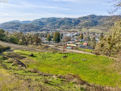 /international/us/ryan-heights-ln-roseburg-or-110105636637/