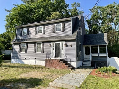 /international/us/44-toll-road-salisbury-ma-110108629590/