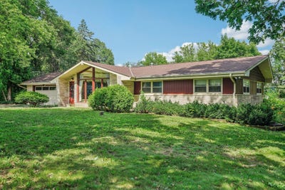 /international/us/816-maple-way-waukesha-wi-110101150686/