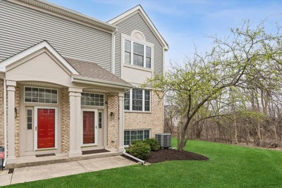 /international/us/2779-woodmere-drive-darien-il-110107313653/
