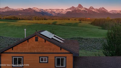 /international/us/9561-mountain-view-drive-tetonia-id-110105634384/