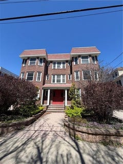 /international/us/132-elton-street-providence-ri-110107683710/