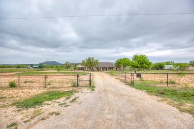 /international/us/15689-old-sterling-city-hwy-2-water-valley-tx-110107055352/