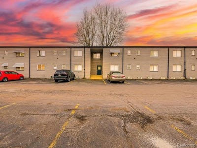 /international/us/3433-hillside-drive-royal-oak-mi-110107570725/