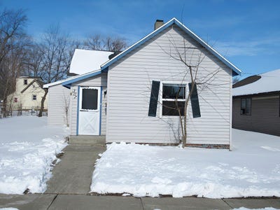 /international/us/307-north-street-westville-il-110105529582/