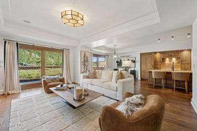 /international/us/2300-e-deer-valley-dr-drive-park-city-ut-110101063013/