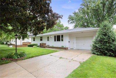 /international/us/1922-11th-street-e-glencoe-mn-110100516945/