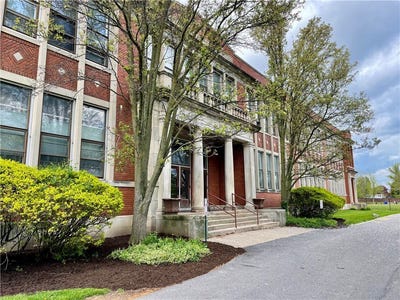 /international/us/409-un107-la-grange-avenue-rochester-ny-110108331252/