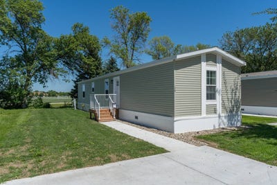 /international/us/130-kingsway-drive-north-mankato-mn-110102624365/