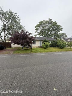 /international/us/49-elm-street-beachwood-nj-110108268836/