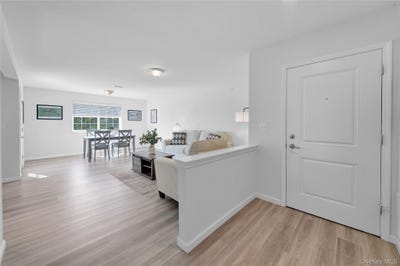 /international/us/206-golf-links-road-middletown-ny-110108908265/