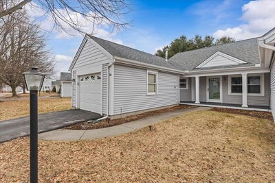 /international/us/16-clover-drive-essex-vt-110106538568/