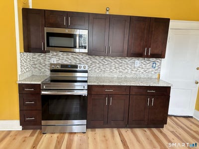 /international/us/18-taylor-street-torrington-ct-110106529486/