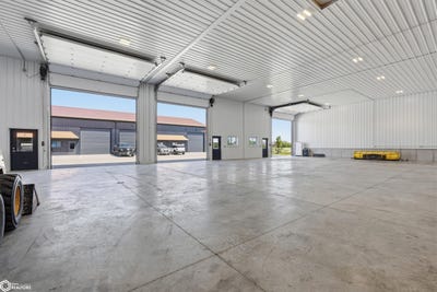 /international/us/2485-naples-avenue-sw-unit-1-3-5-iowa-city-ia-110108124479/
