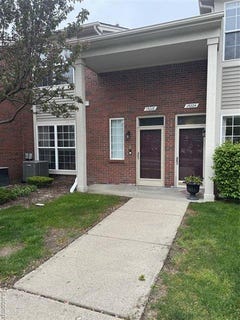 /international/us/15228-yale-drive-clinton-twp-mi-110108021521/