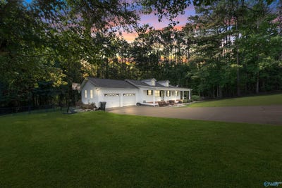 /international/us/1990-meadowood-drive-southside-al-110100372970/