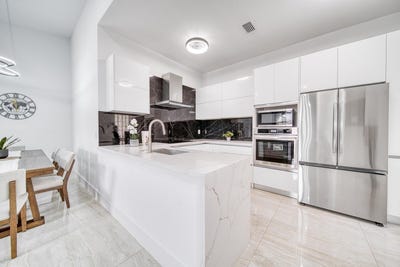 /international/us/10690-nw-14th-street-plantation-fl-110120663745/