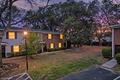 /international/us/21-rivers-point-row-charleston-sc-110107154885/