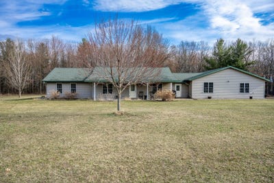 /international/us/15289-grover-road-tomah-wi-110106932958/