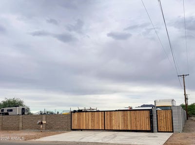 /international/us/3050-w-4th-avenue-apache-junction-az-110107840333/