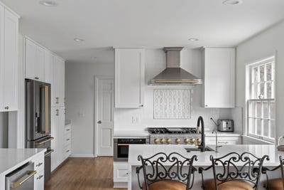 /international/us/355-margaret-circle-wayzata-mn-110120535229/