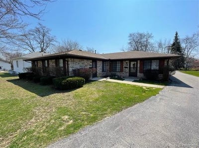 /international/us/2009-w-14-mile-road-royal-oak-mi-110108168728/