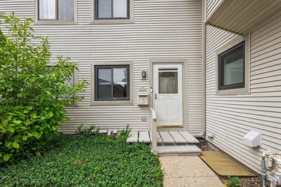 /international/us/541-verde-drive-schaumburg-il-110108352895/