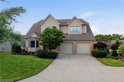 /international/us/585-burgess-circle-aurora-oh-110108919806/