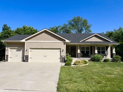 /international/us/921-w-22nd-street-s-newton-ia-110100315744/