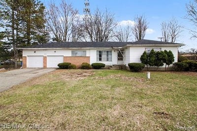 /international/us/1076-benstein-road-commerce-twp-mi-110106584482/