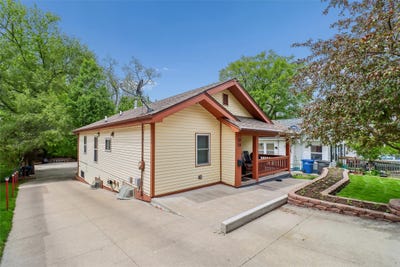 /international/us/2528-se-6th-street-des-moines-ia-110107665126/