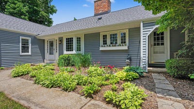 /international/us/3702-meadow-lane-saline-mi-110108916008/