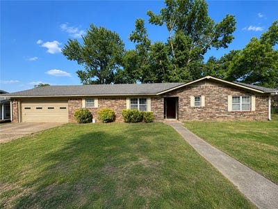/international/us/202-meadow-place-clarksville-ar-110108090676/