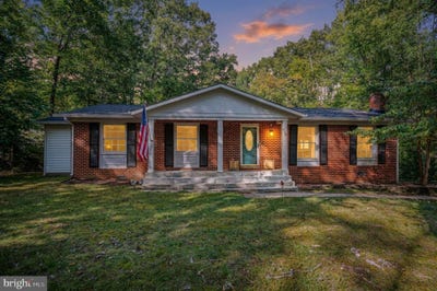 /international/us/6201-pella-lane-fredericksburg-va-110120855029/