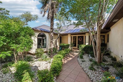 /international/us/100-mesa-drive-wimberley-tx-110108392561/